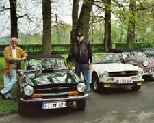 Die Oldtimer-Parade in der Auffahrt